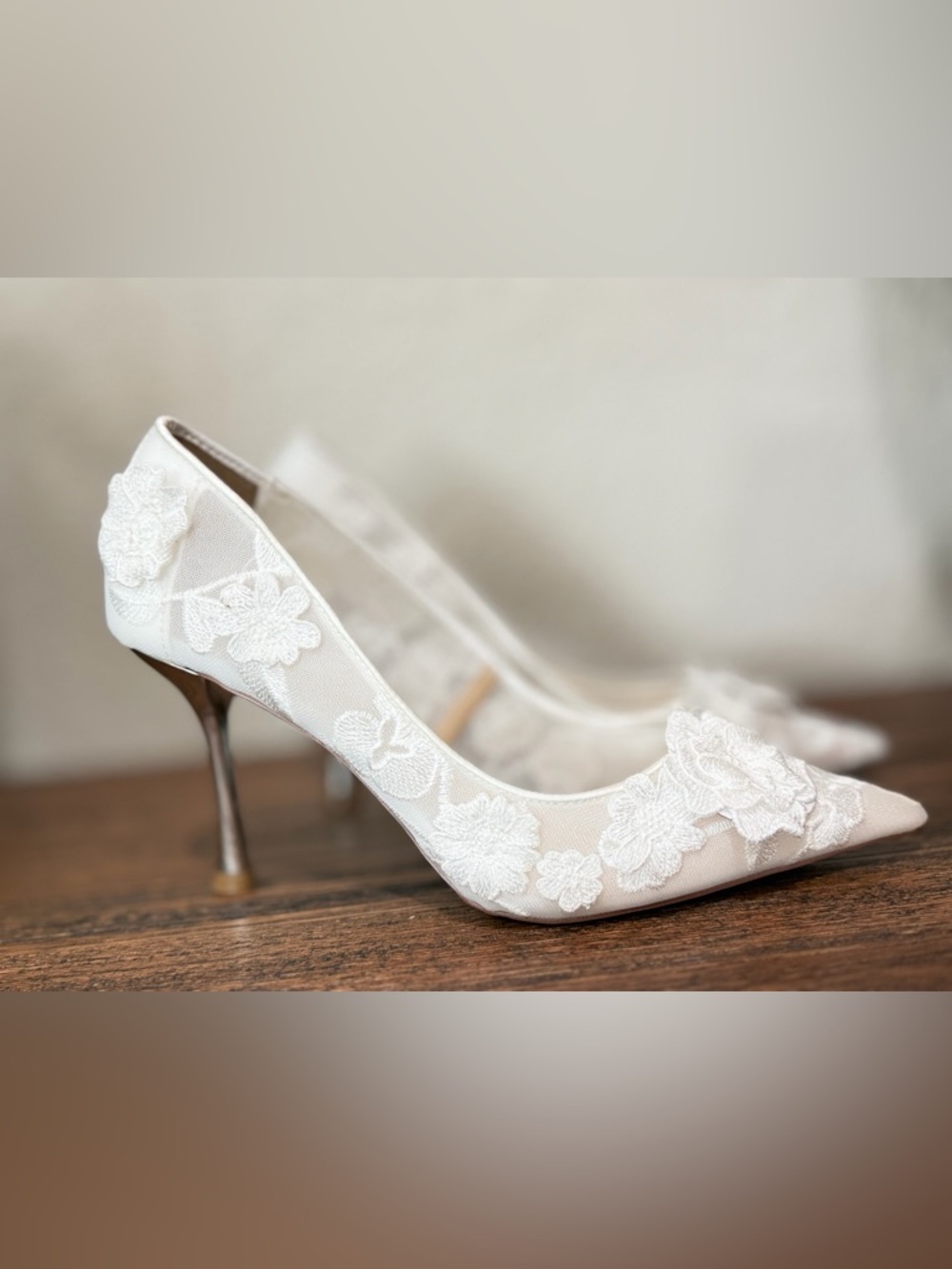 Betsey Johnson White Lace Floral Appliqué Pointed Stiletto Heels - Picture 2 of 16